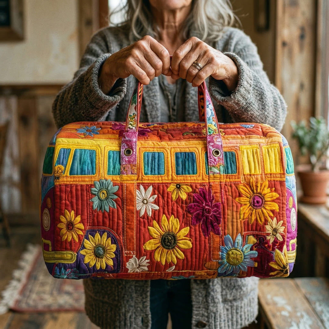 Uschi | Gesteppede rejsetaske med motiv af campingbus i regnbuefarver