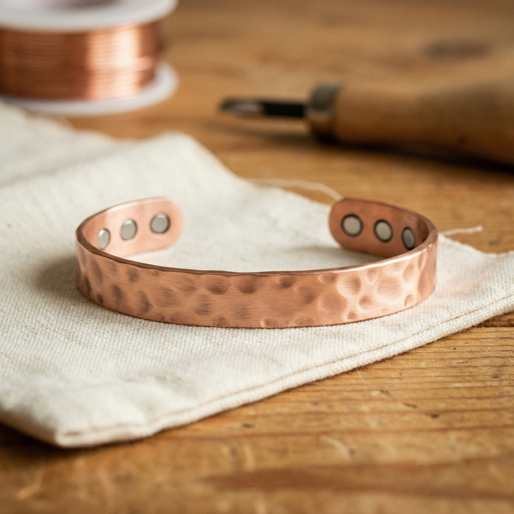 Kobberarmbånd med seks magneter