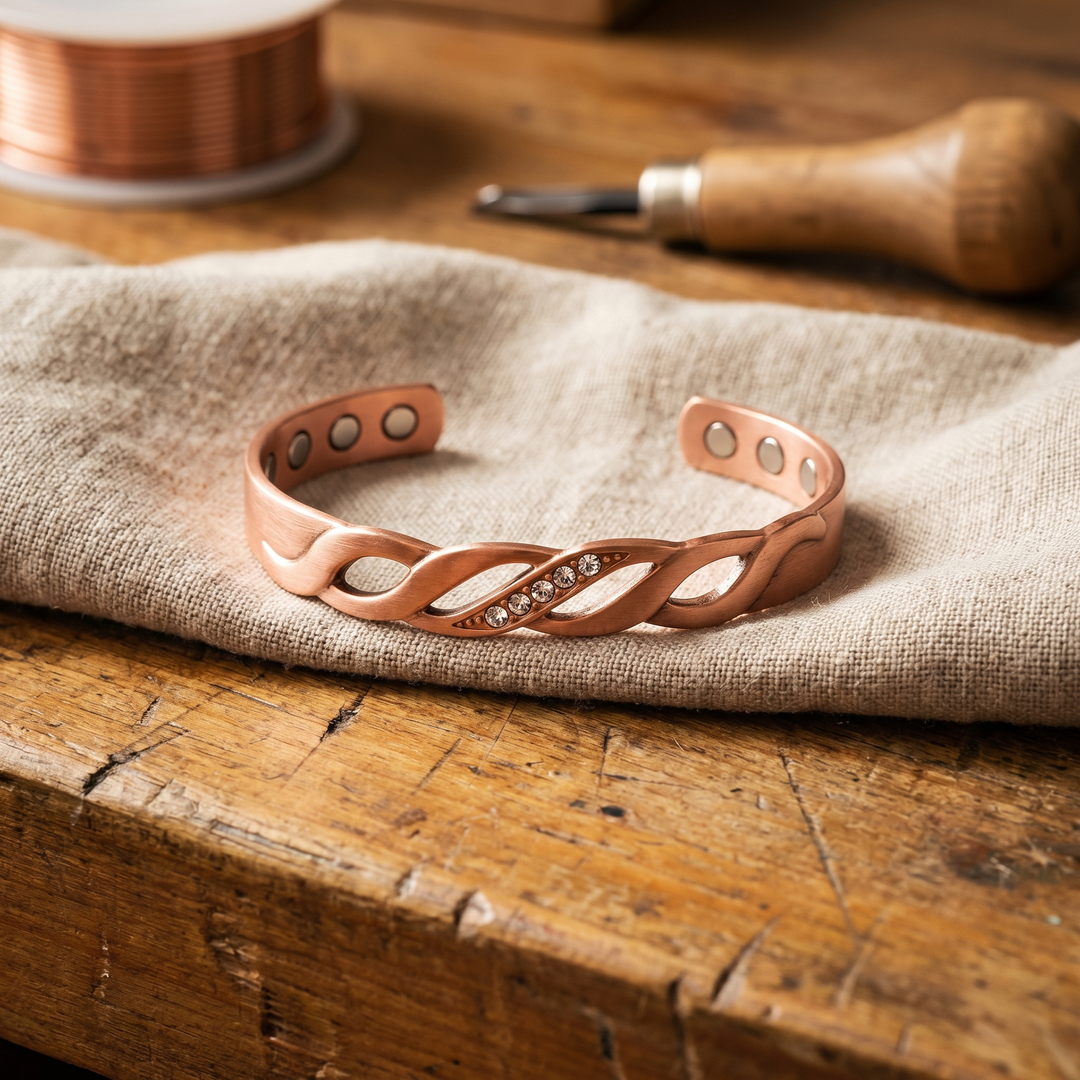 Flettet kobberarmbånd med magneter